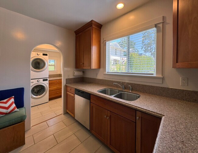 Foto del edificio - 815 Orange Grove Pl