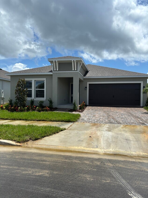 Foto principal - 4741 Golden Knight Blvd