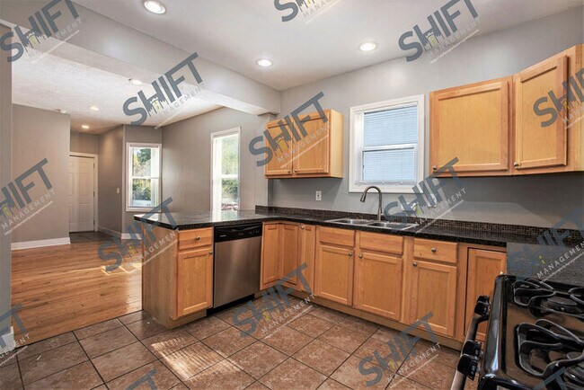 Building Photo - 141 national - updated 4 bedroom home (new...