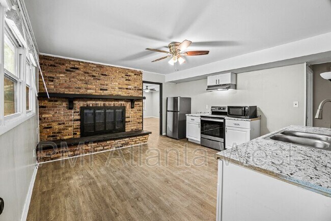 Building Photo - 2592 Evergreen Trail