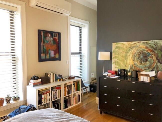 Foto del edificio - 220 W Springfield St