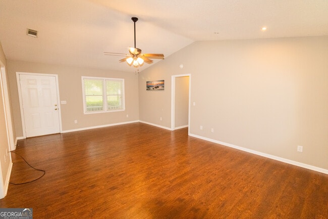 Building Photo - 105 Circle Dr