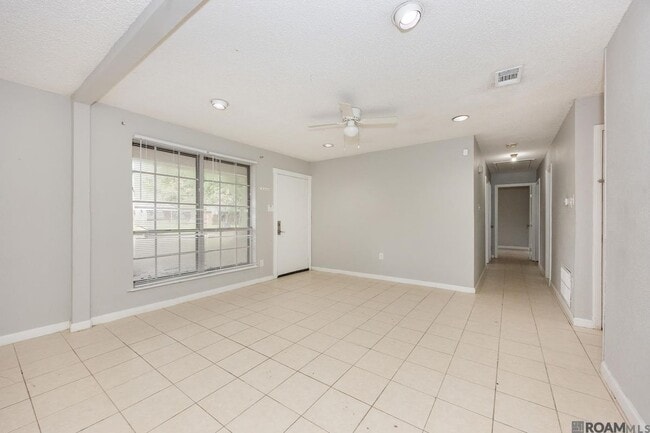 Foto del edificio - 7224 Meadow Park Ave