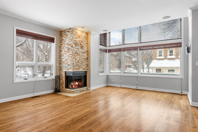 Foto del edificio - 1058 N Wolcott Ave