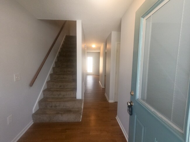 Building Photo - 100 Buttercup Way