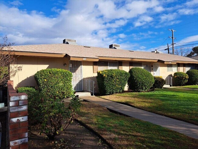 Foto del edificio - 1230-1234 N. College Ave
