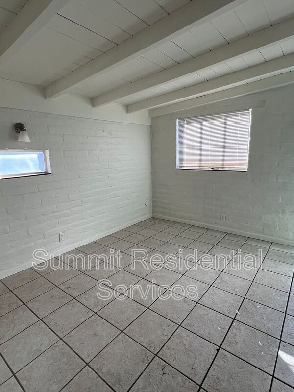 Building Photo - 3235 E Water St