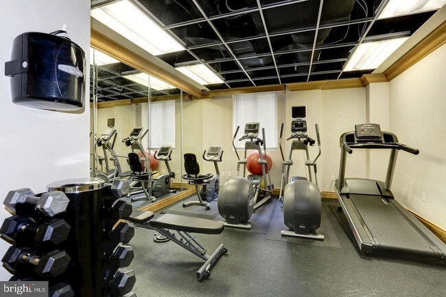 Foto del edificio - 301 Massachusetts Ave NW