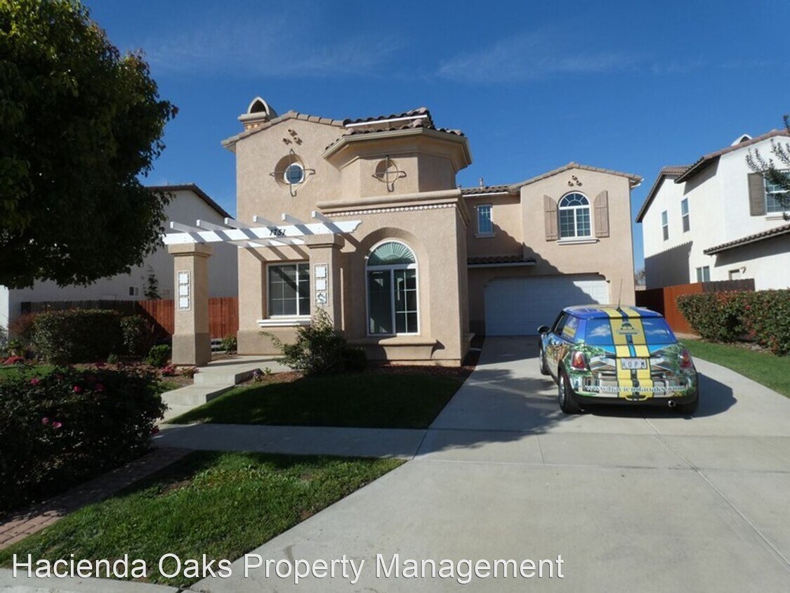 5 br, 4 bath House 1751 Alcala Drive House Rental in Santa Maria