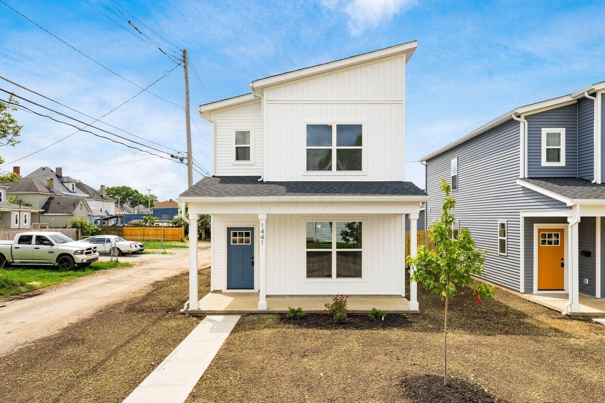 Primary Photo - 1441 Merrimac Ave