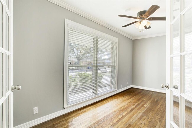 Building Photo - 5718 Belrose Dr