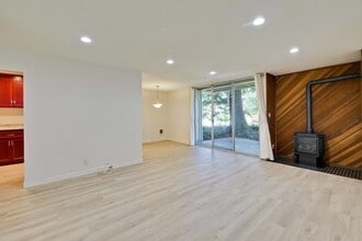 Building Photo - 505 Cypress Point Dr