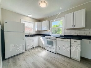 Building Photo - 524 8th St