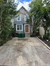 Building Photo - 3824 Meadow Green Ct