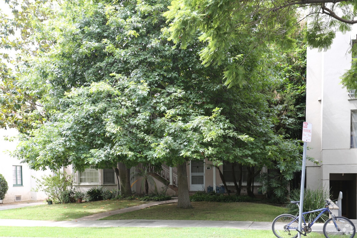 Building Photo - 1427 Greenfield Ave