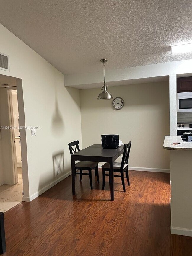 Foto del edificio - 2900 S University Dr