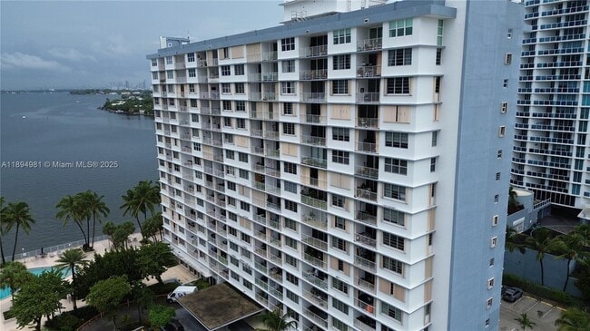 Foto del edificio - 1865 79th Street Causeway