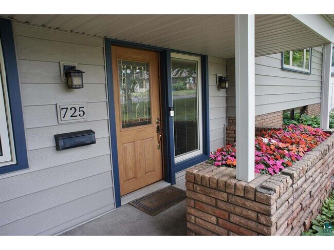 Building Photo - AVAILABLE NOW - 4 Bedroom, 2 Bath with a F...