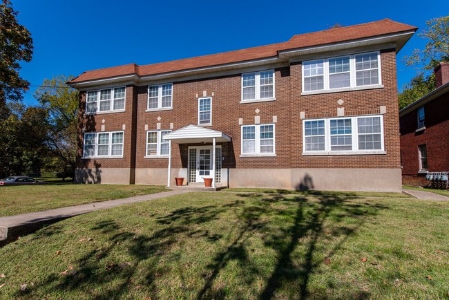 Building Photo - 2 br, 1 bath House - 4425 W. Broadway apt#4