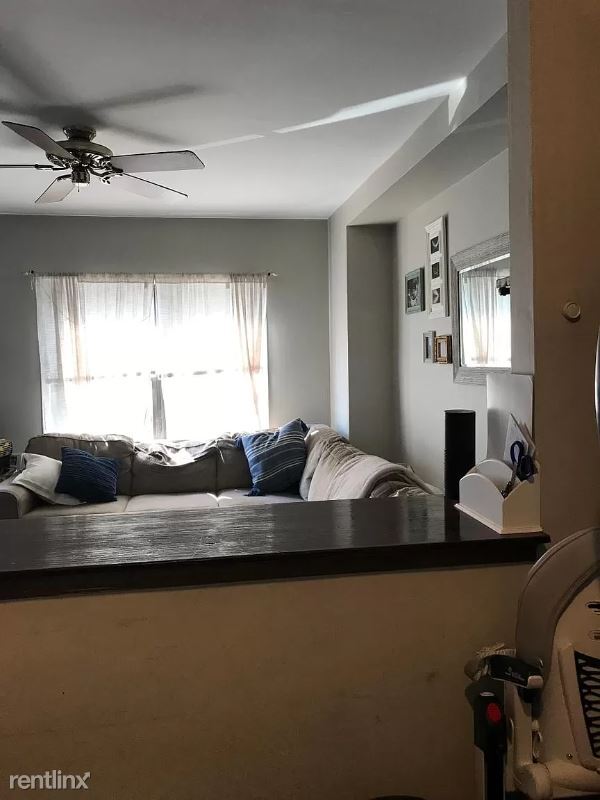 Building Photo - 2 br, 1 bath Townhome - 128 Coles St.