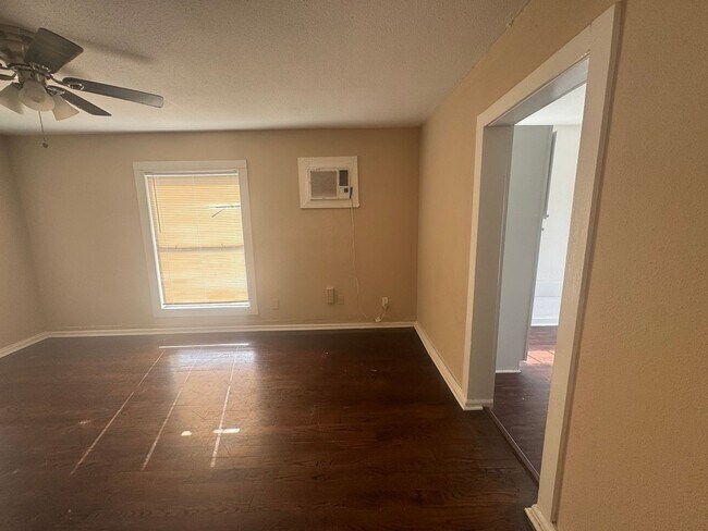 Building Photo - Charming 1BR Multi Family