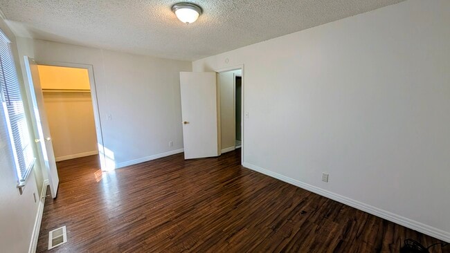 Building Photo - 2751 Park Dale Dr