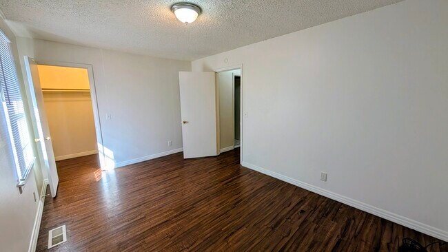 Foto del edificio - 2751 Park Dale Dr