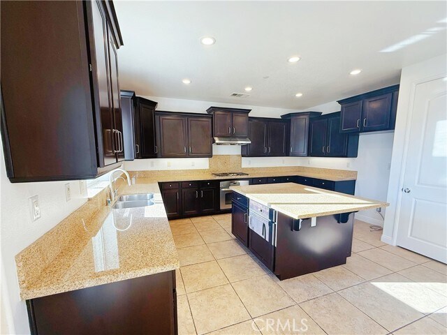 Building Photo - 6870 Tourmaline Dr