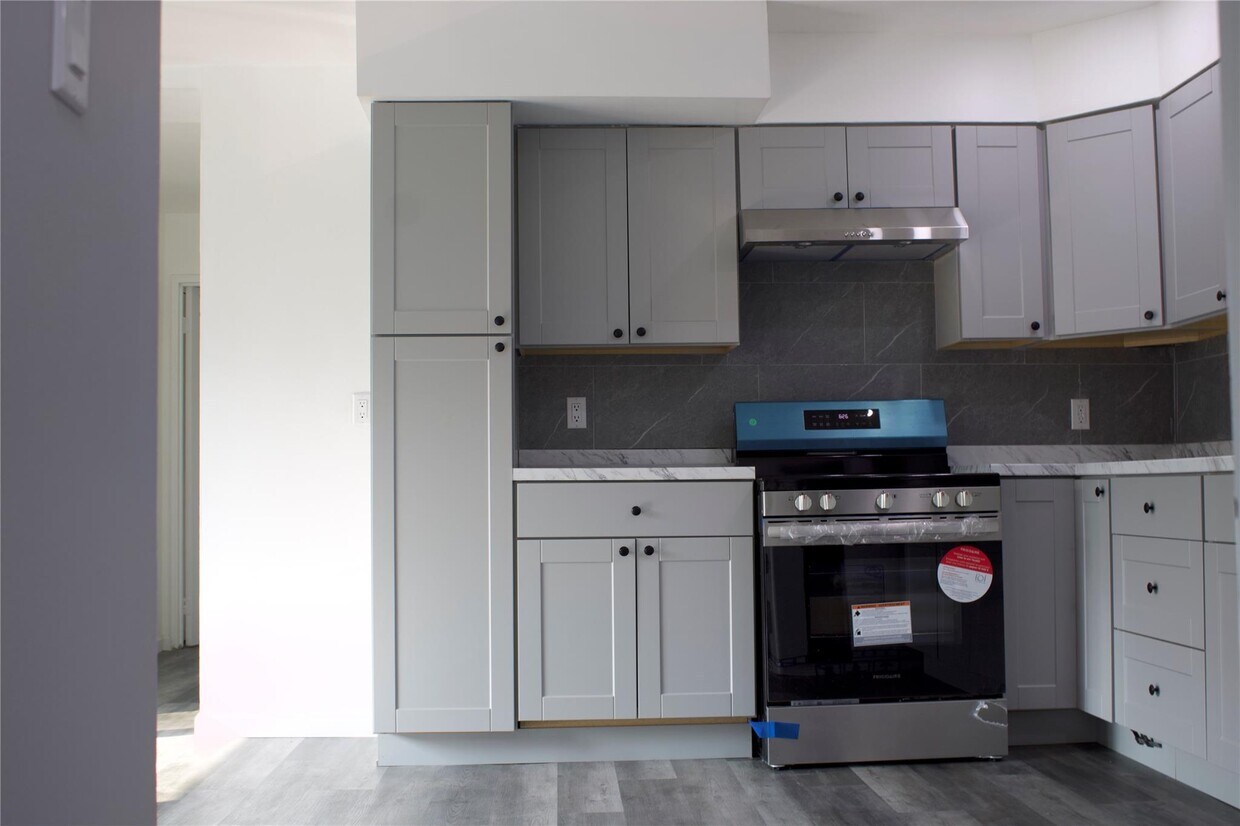 Foto principal - 2092 Canarsie Rd