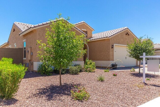 Building Photo - Beautiful newer single level 4 bed + den 3...