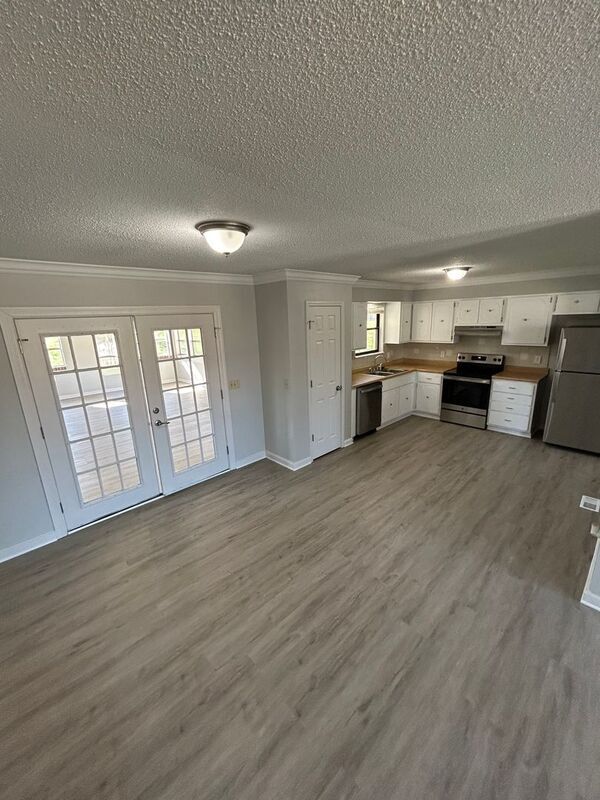 Building Photo - 1421 Navaho Trail