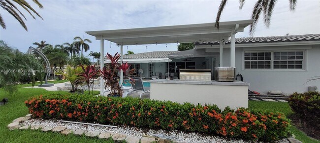 Foto del edificio - 2681 NE 9th Ct