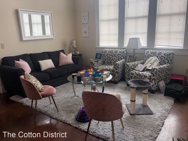 Building Photo - 515 University Dr