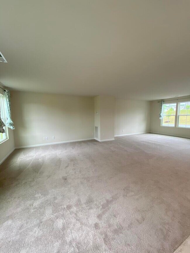 Building Photo - 1010 Briar Rose Ln