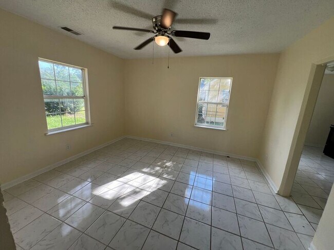 Building Photo - 530 Selma Rd