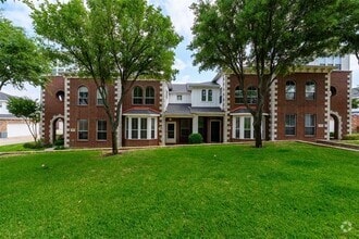 Building Photo - 449 Legends Dr