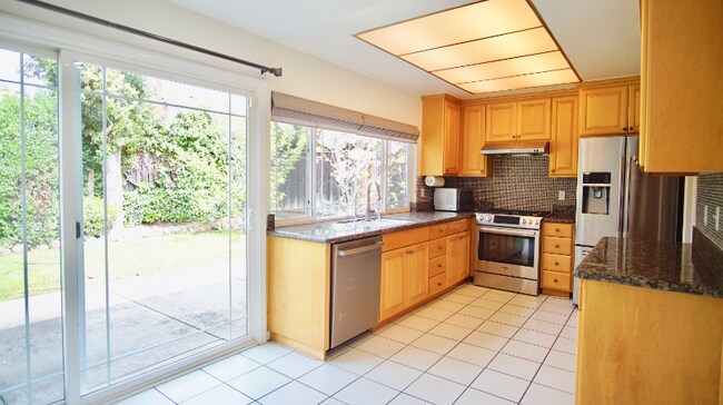 Building Photo - 6658 Catamaran St