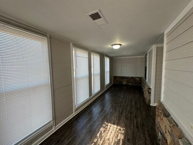 Building Photo - 4188 Abelia Hill Dr