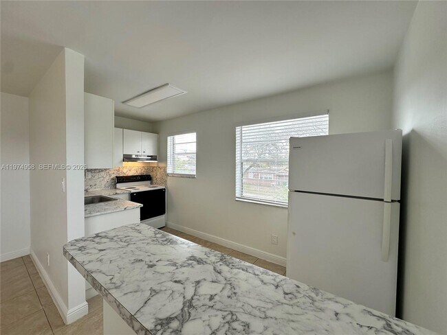 Foto del edificio - 5621 SW 36th Ct