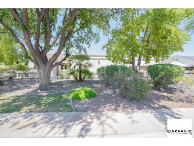 Foto del edificio - Elegant 4/2.5 Furnished Scottsdale Oasis w...