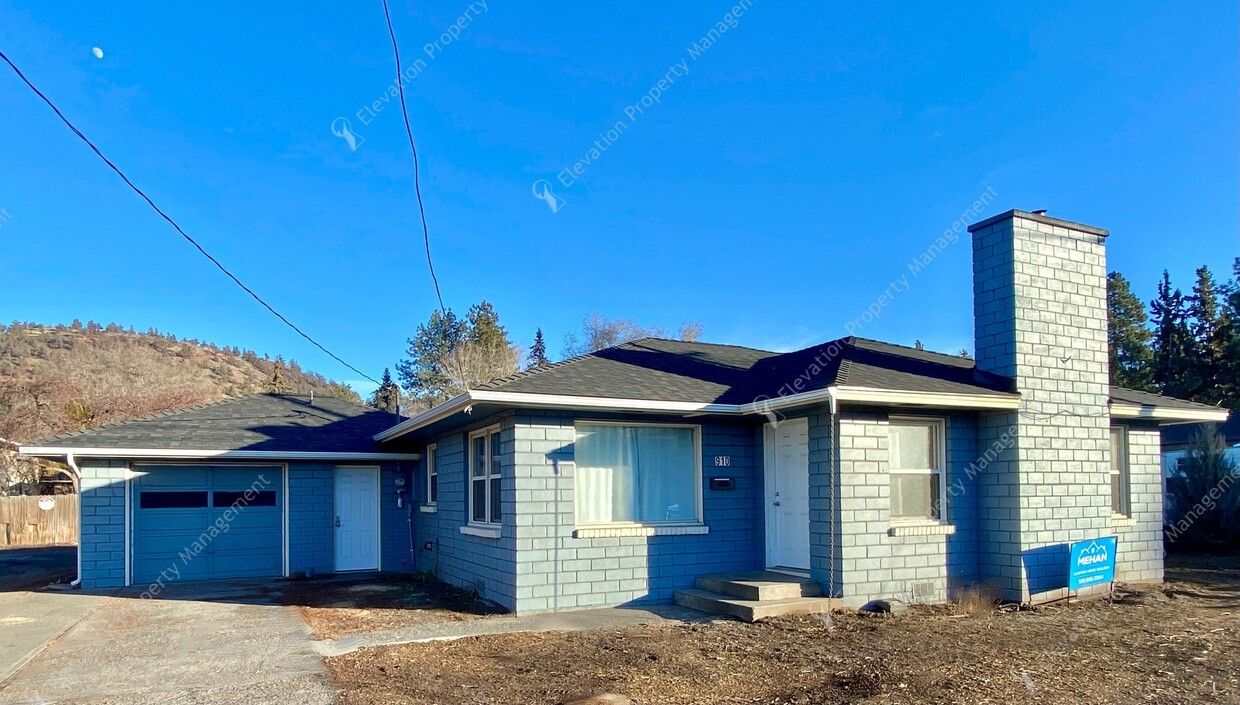 Primary Photo - Centrally Located 3BR - 1BA Pilot Butte Home