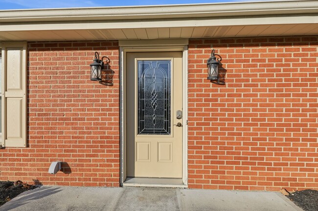 Building Photo - Large Ranch on Cul-de-sac