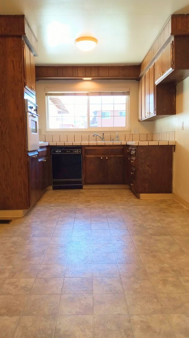 Building Photo - 3072 Walgrove Way