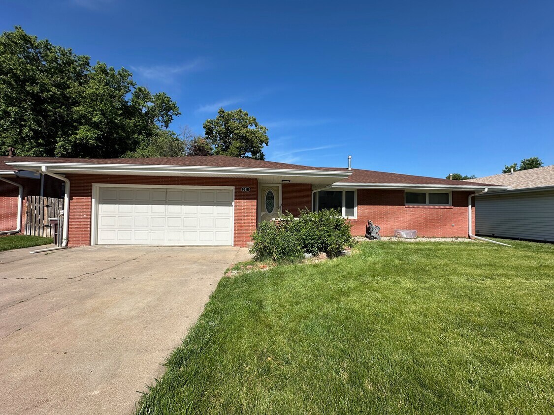 Primary Photo - 541 N 57th St