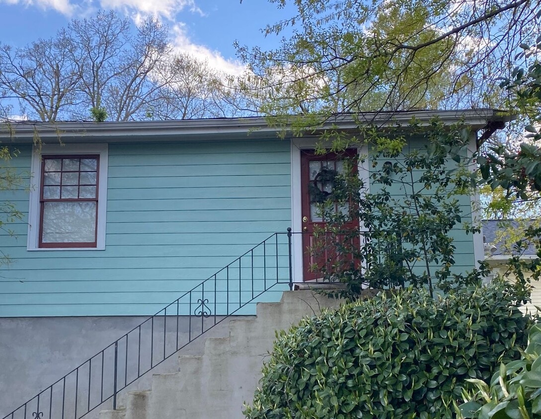 Primary Photo - Garage Apartment in 5 Points!! One-Bedroom