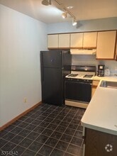 Building Photo - 1 Pinehurst Ct