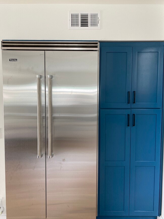 Building Photo - 2481 Walgrove Ave