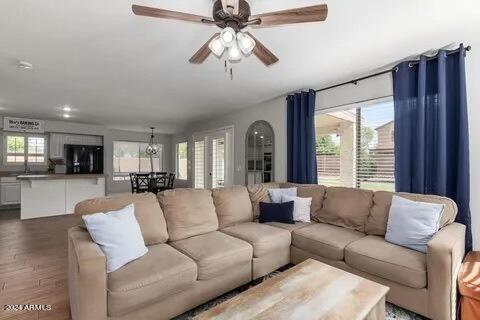 Foto del edificio - 4993 E Cherry Hills Dr