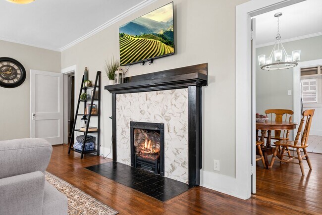 Foto del edificio - Renovated Vintage Cottage in downtown Cook...