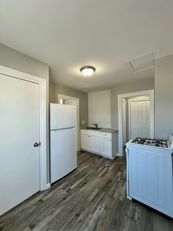 Foto del edificio - 13128 Balsam St